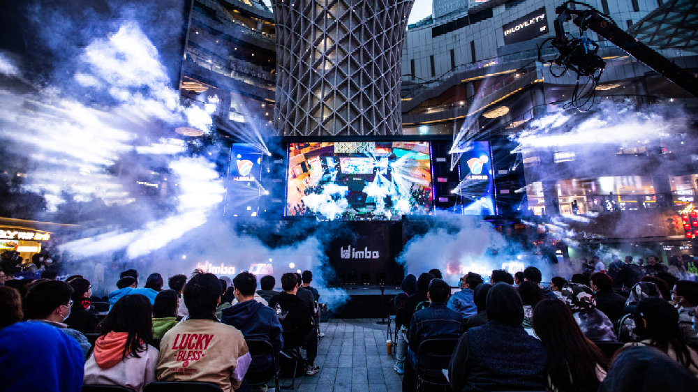 氛变得更加 氛变得更加