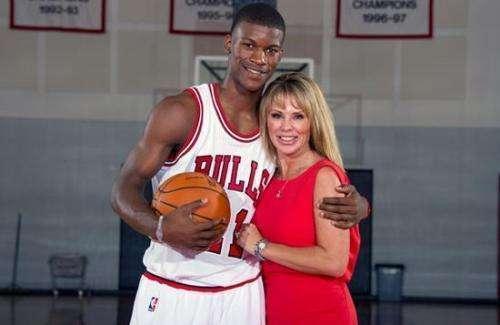 展现却并不 展现却并不